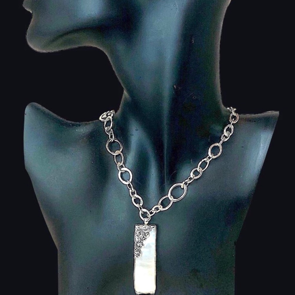 LOIS HILL Sterling Silver Cut Out Mother Of Pearl Open Link Toggle Necklace NWOT